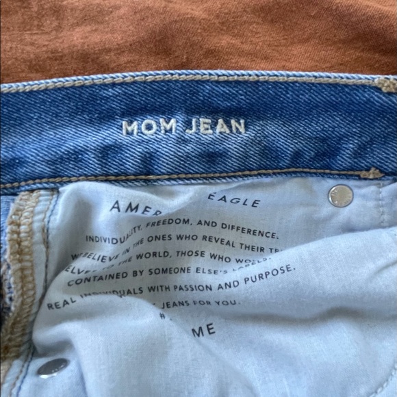 AE Ripped Mom Jean - Picture 4 of 5